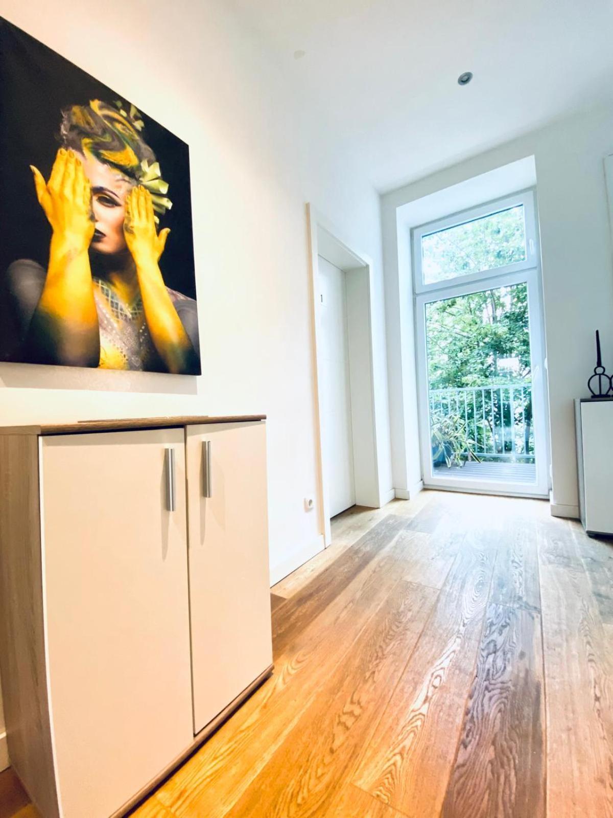Elegant 2br With Balcony Near Millennium * Wenen