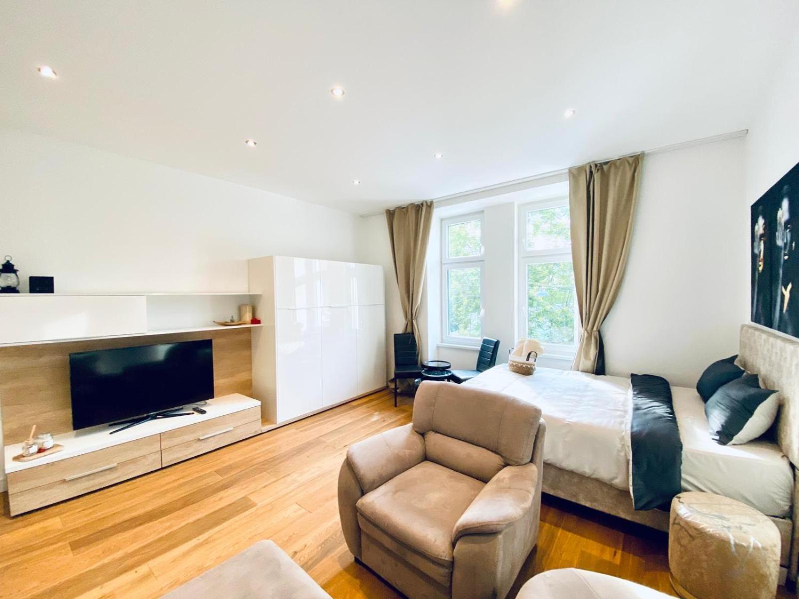Elegant 2br With Balcony Near Millennium * Wenen