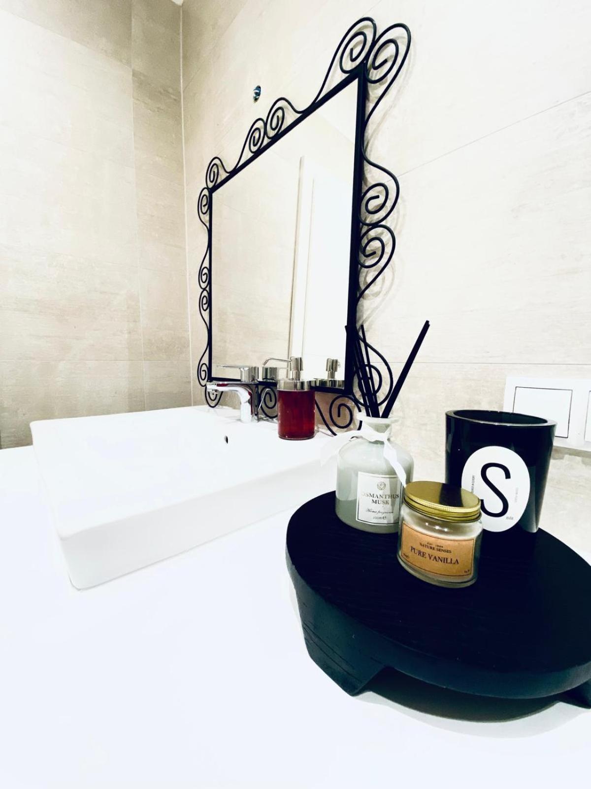 Elegant 2br With Balcony Near Millennium Appartement *
